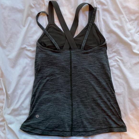 Lulelemon Tank w/ Built-in Bra Size 2 - Picture 2 of 3